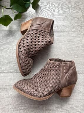 Sonoma Brown Woven Ankle Boots Size 7 Boho Western Casual Fall Booties
